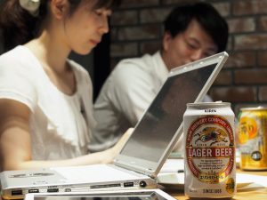 傍らにはKIRINのビールやサワーが