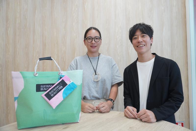 深本南さん（写真左）eleventh hour合同会社 代表 / 社会起業家、「サステナビューティーフェス 2026」サステナブルプロデューサーと、永川裕樹さん（写真右）株式会社電通ライブ経営推進局 ネクストビジネス開発部